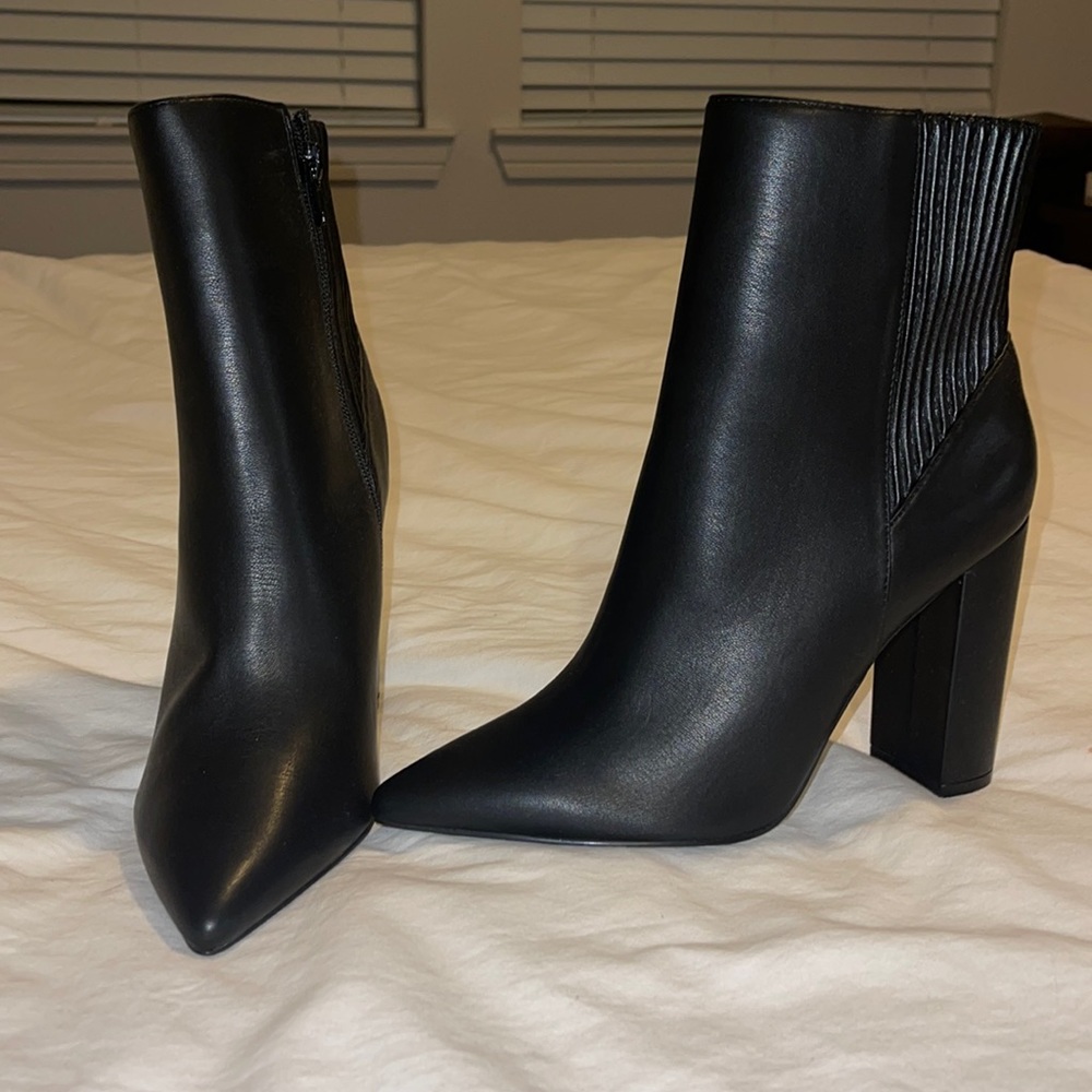Heeled black boots